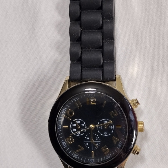 Watch - Picture 8 of 9